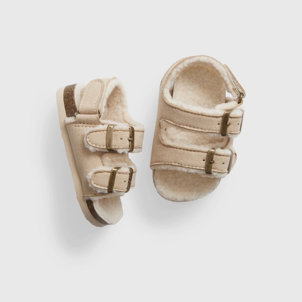 Baby Gap Sherpa Sandals 12-18m 18 months fuzzy winter sandals warm baby shoes